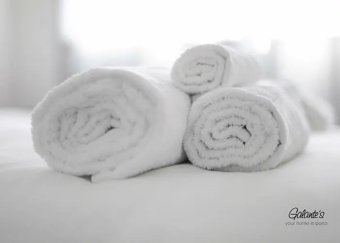 Апартаменты Downtown 2 Bedroom Peaceful Flat - Balcony & Private Parking Порту