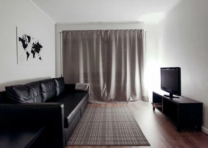 Downtown 2 Bedroom Peaceful Flat - Balcony & Private Parking