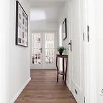 Downtown 2 Bedroom Peaceful Flat - Balcony & Private Parking * Porto