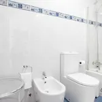 Downtown 2 Bedroom Peaceful Flat - Balcony & Private Parking Apartman