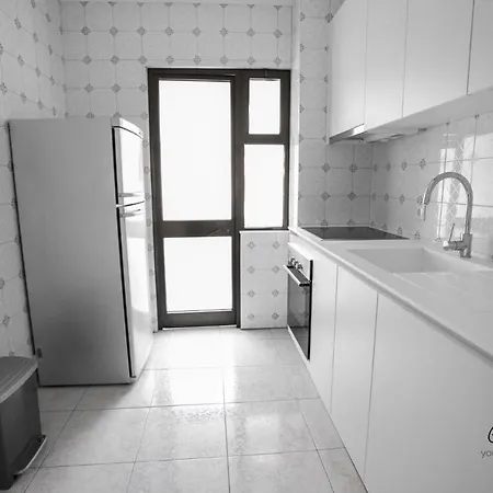 Downtown 2 Bedroom Peaceful Flat - Balcony & Private Parking بورتو