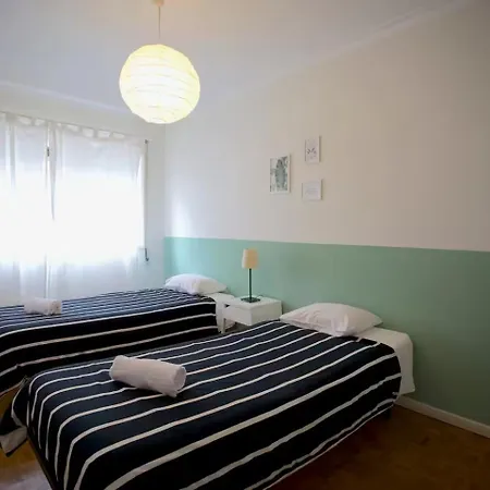 Downtown 2 Bedroom Peaceful Flat - Balcony & Private Parking