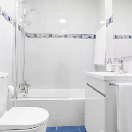 Downtown 2 Bedroom Peaceful Flat - Balcony & Private Parking Appartement