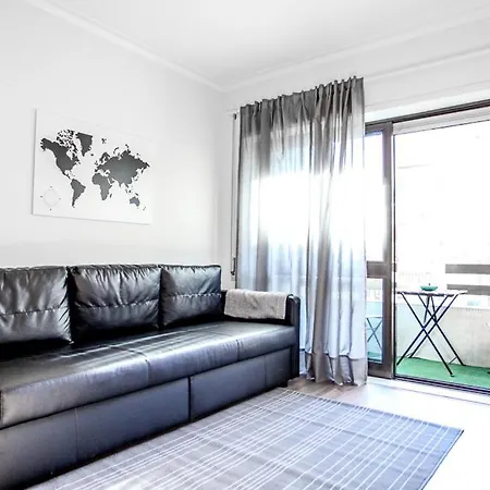 Downtown 2 Bedroom Peaceful Flat - Balcony & Private Parking Apartment Porto