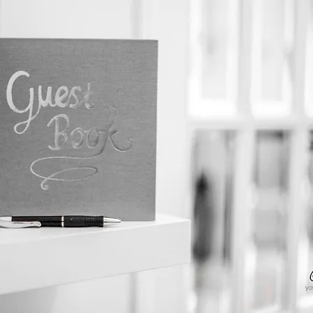 Downtown 2 Bedroom Peaceful Flat - Balcony & Private Parking Porto