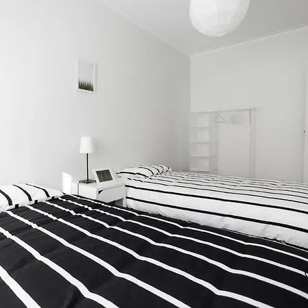 Apartment Downtown 2 Bedroom Peaceful Flat - Balcony & Private Parking Porto
