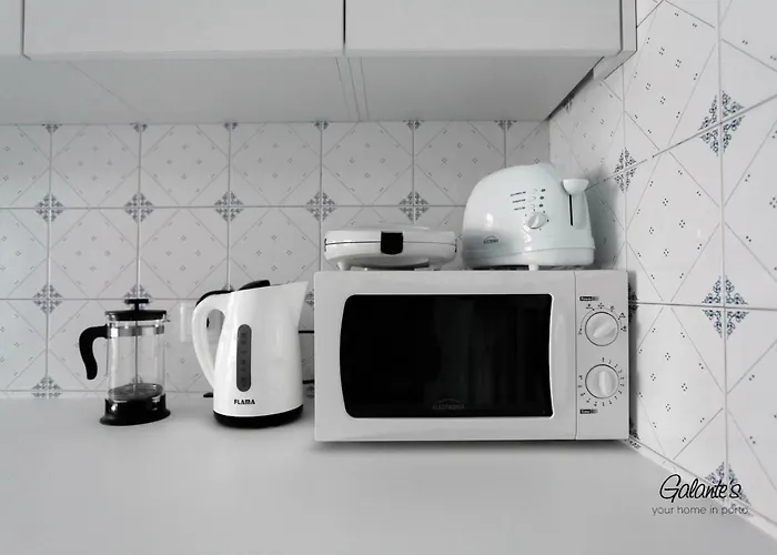 Downtown 2 Bedroom Peaceful Flat - Balcony & Private Parking * Porto