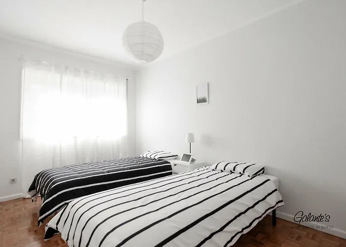 Downtown 2 Bedroom Peaceful Flat - Balcony & Private Parking Porto