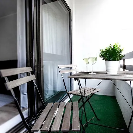 Apartmán Downtown 2 Bedroom Peaceful Flat - Balcony & Private Parking *